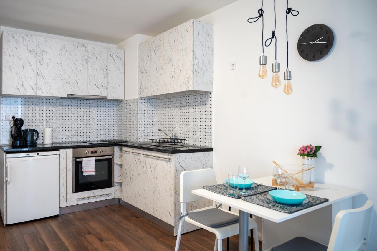 Bright Studio In The City Center София Екстериор снимка