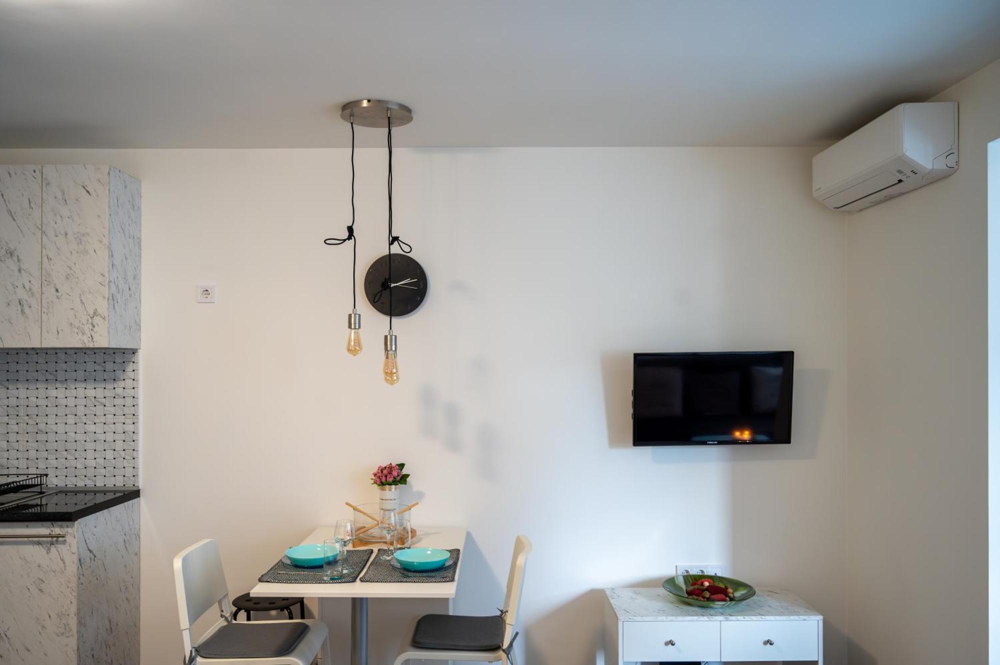 Bright Studio In The City Center София Екстериор снимка